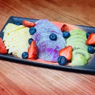 Фруктовое плато с драгон фруктом для фуршета в Алматы, кейтеринг